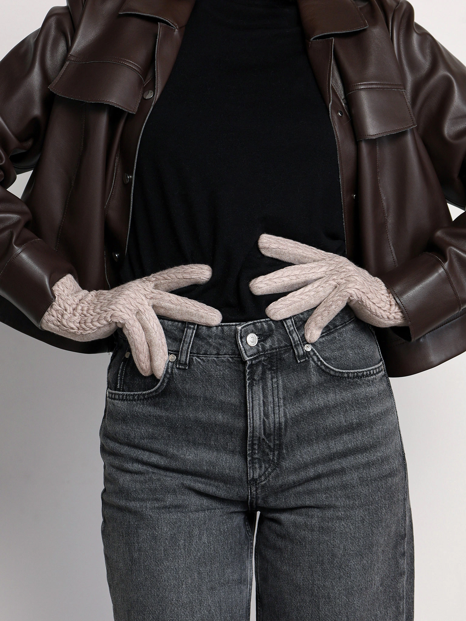 Перчатки трикотажные с декоративной нашивкой в ассортименте